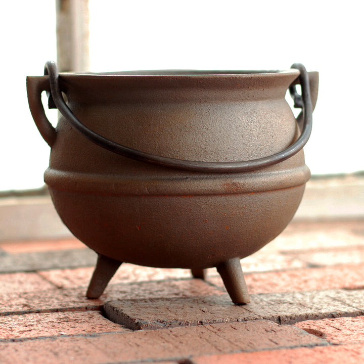 CP-733_2-Quart-Cast-Iron-Pot_2019-04-24_Web_1200x1200_IMG_9296