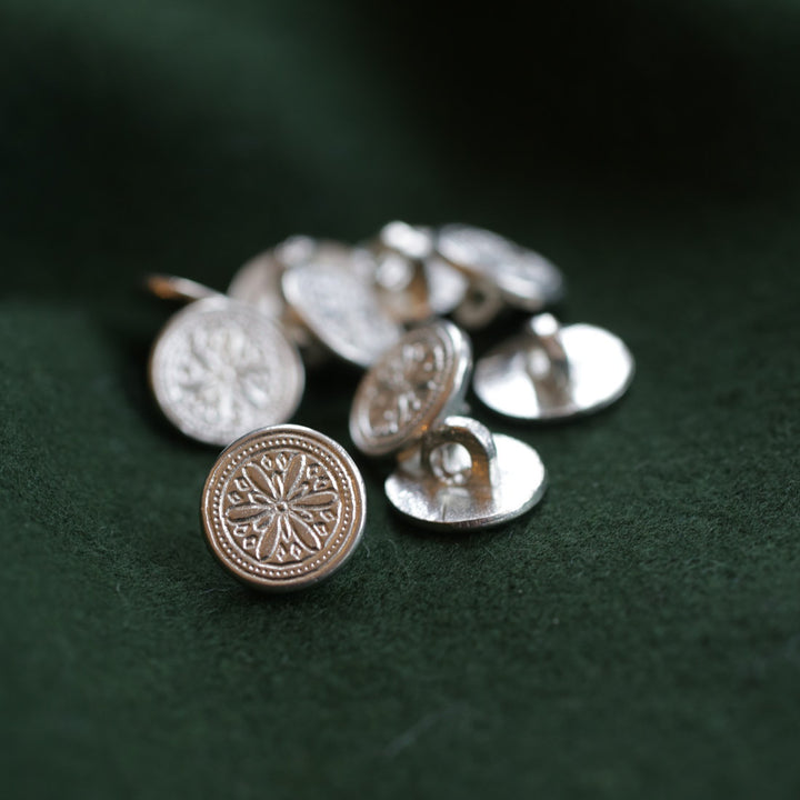 Dot-Flower-Button-Small_B-1154_web_IMG_8838