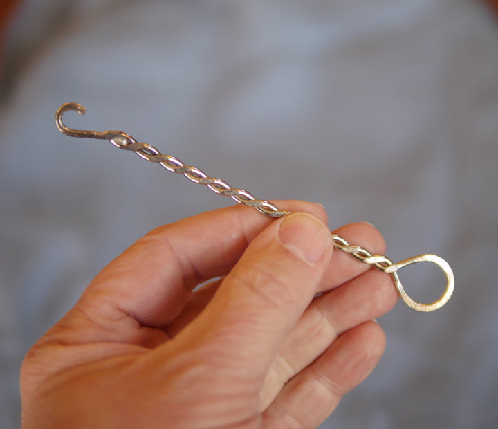 button-hook-large_s-3532_web_p1800345_a3065e51-704d-4369-8e0c-2d91afbd9964