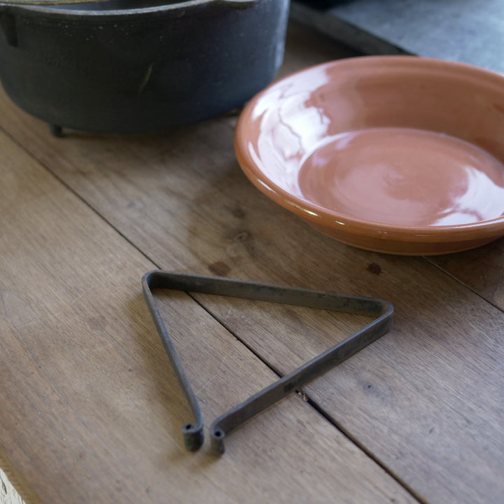 dutch-oven-trivet_tr-618_web_p101859_f2c3e046-4442-466d-8aa7-2b470785e388